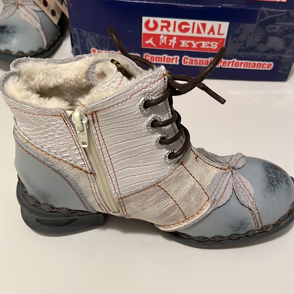 Cute Boots! - Picture 2 of 6